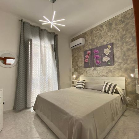 Sea&Sun Apartament Chiaia เนเปิลส์ ภายนอก รูปภาพ